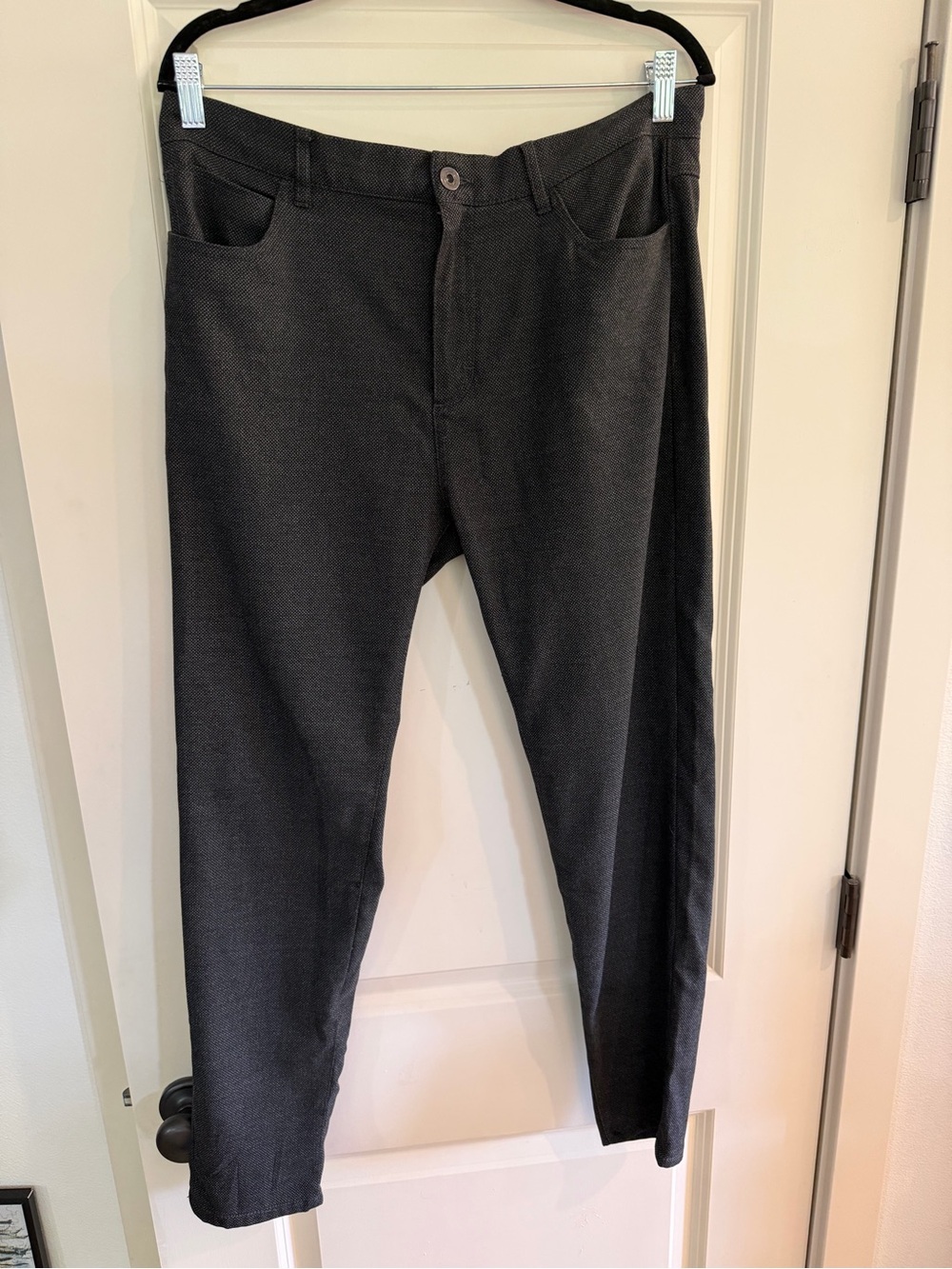 Zara Men's Slim Straight Jeans in Charcoal Black